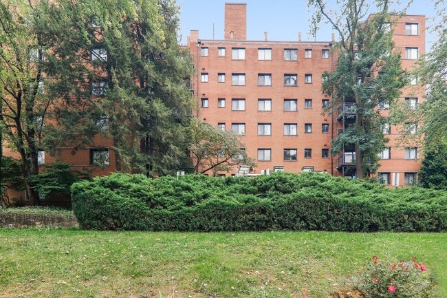 Primary Photo - 7611 Maple Ave