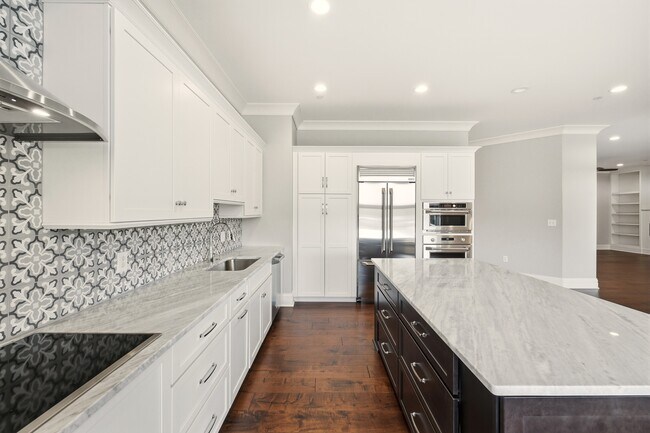 Building Photo - 6600 Seminary Woods Pl