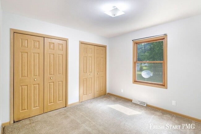 Building Photo - 218-220 Pine Ridge Rd