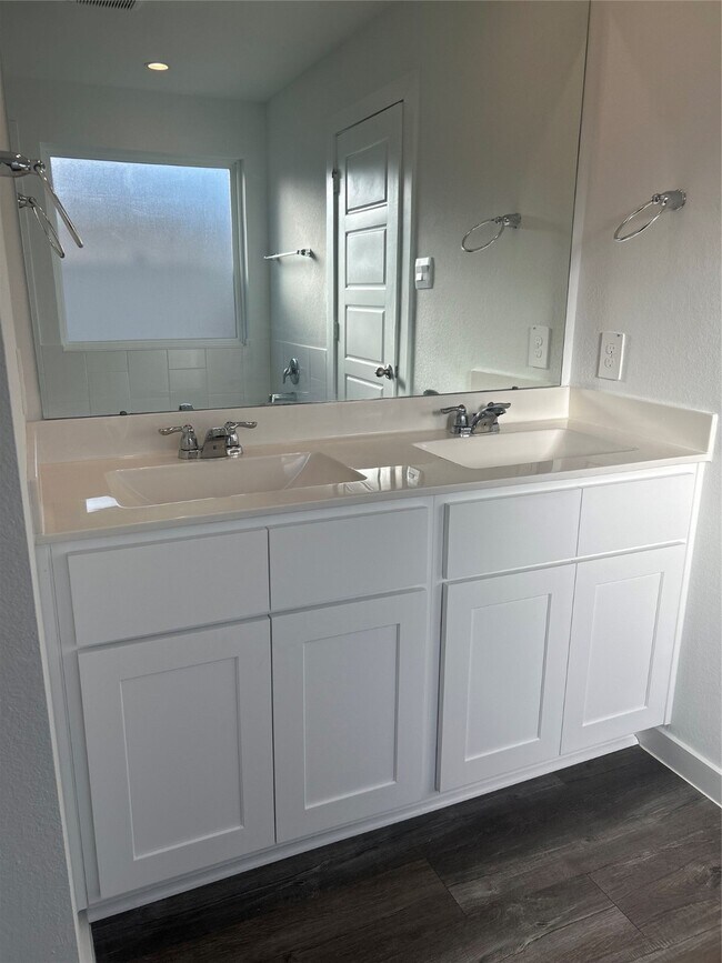 Building Photo - 1119 Fringed Bluestar Dr