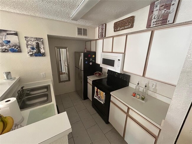 Building Photo - 2217 Grand Cayman Ct