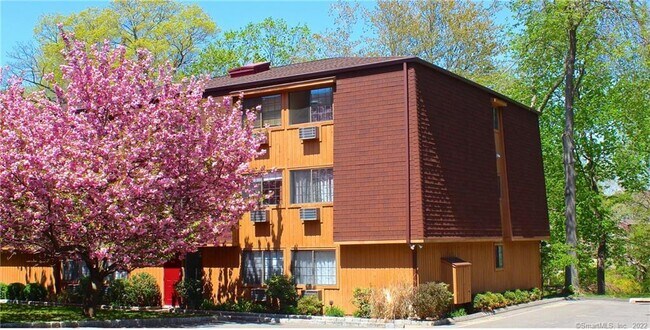 Building Photo - 197 Bridge St