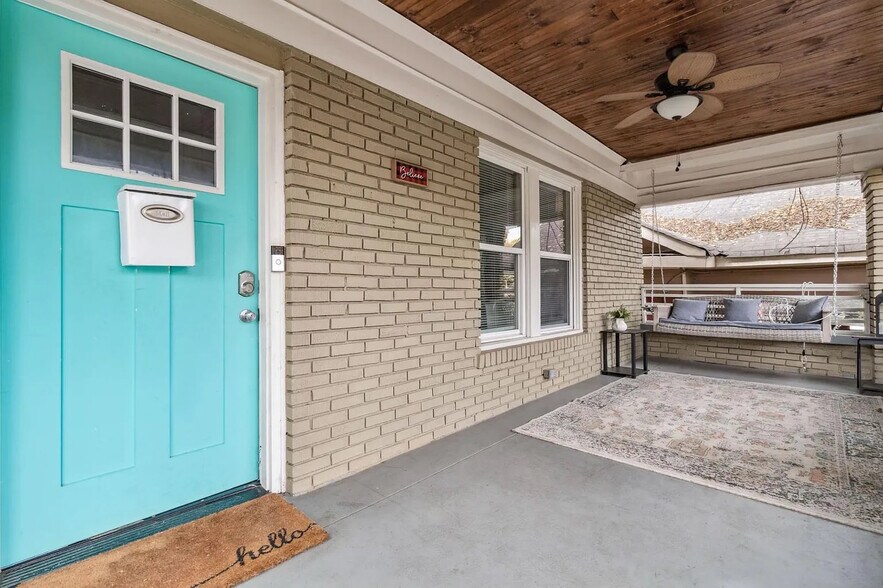 Building Photo - Room in House on Donnelly Ave SW