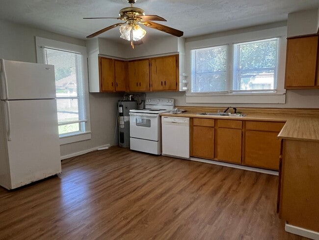 Building Photo - Charming 2 Bedroom  "Century Home" near do...