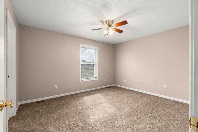 Building Photo - Comanche 178/180