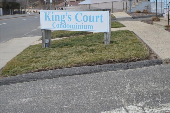 Building Photo - 190 Kings Hwy E