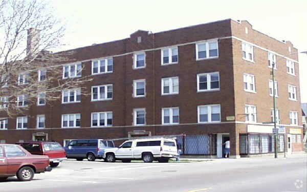 Building Photo - 2456-2458 W Diversey Ave