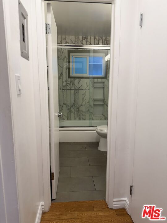 Building Photo - 6013 Carlton Way