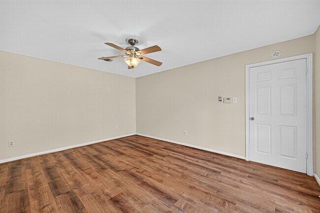 Building Photo - 10815 Shawnbrook Dr