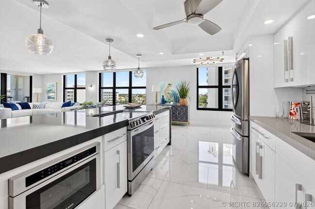 Building Photo - 3115 S Ocean Blvd