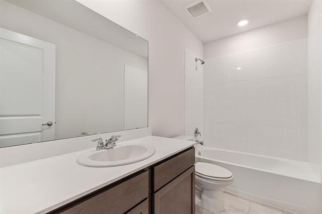Building Photo - 936 English Dr