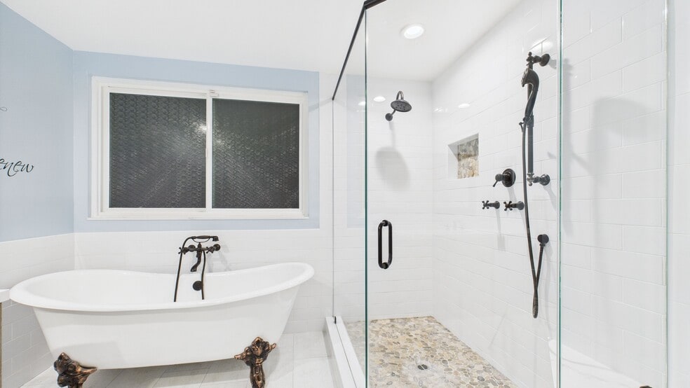 Primary Bathroom - 29650 Kimberly Dr