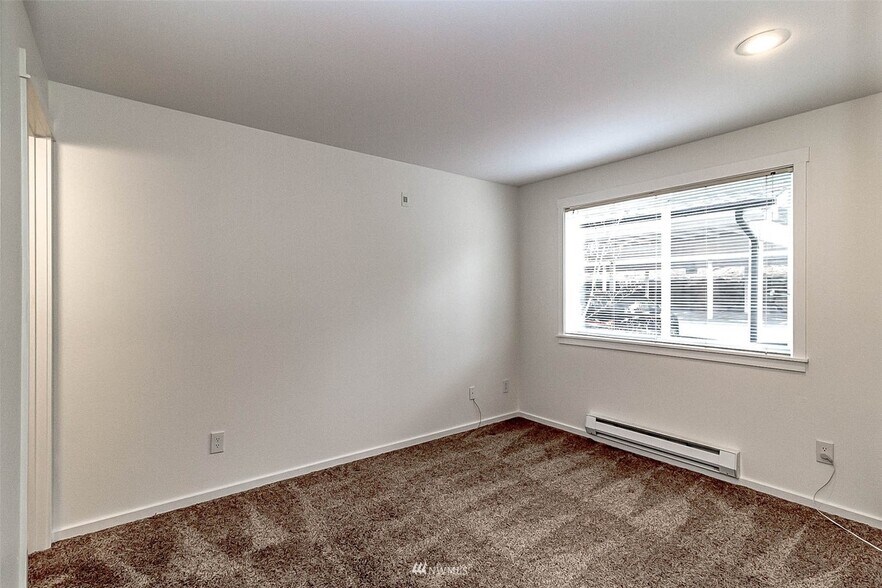 Building Photo - 11211 NE 128th St