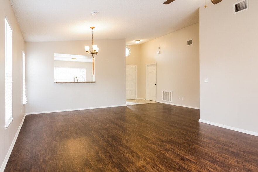 Building Photo - 105 Rock Springs Ct