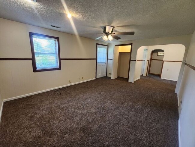Building Photo - Charming 2-Bedroom Home On Terre Hautes North Side Near Terre Town School