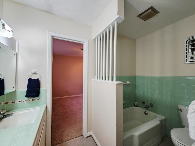 Building Photo - 1702 Ivie Lee St