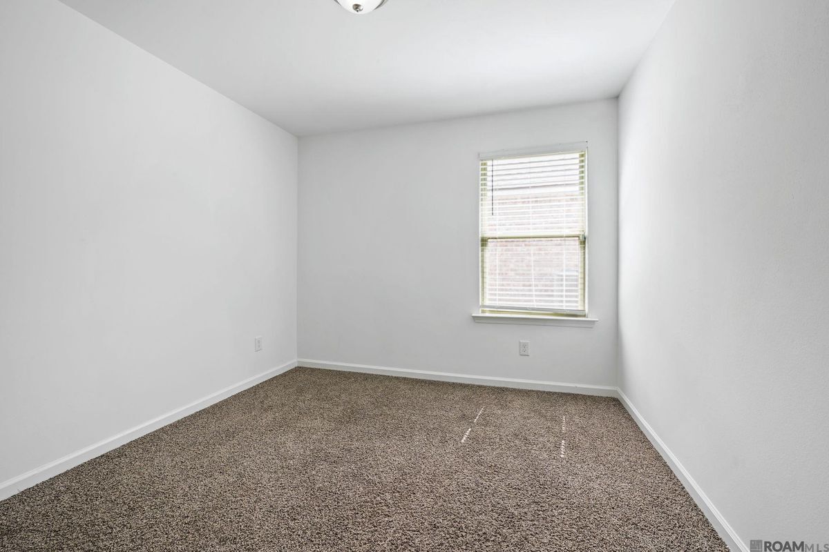 Building Photo - 15820 Loussier Dr