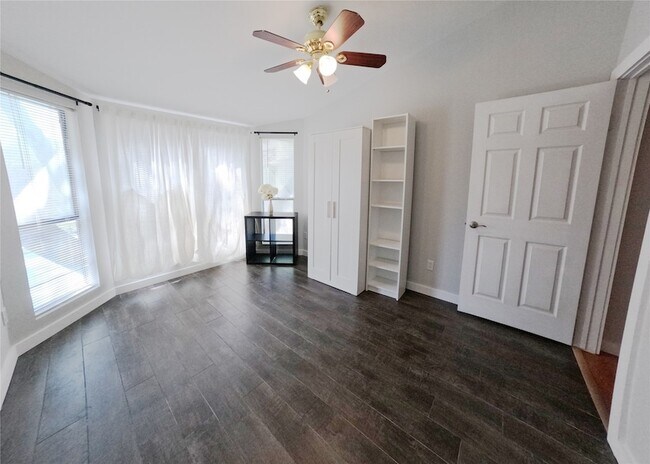 Building Photo - 1881 Bering Dr