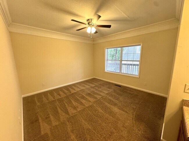 Building Photo - 4br House FOR RENT - less than 1 mile from campus - FALL 2026 PRELEASE