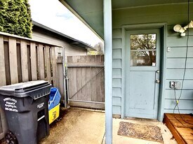 Building Photo - 5404 NE 54th Ave