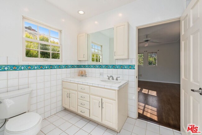 Building Photo - 139 S Anita Ave