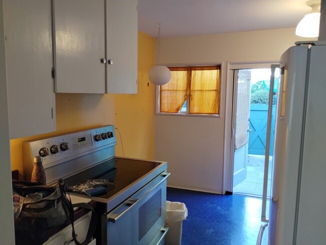 Building Photo - 5273 Village Grn