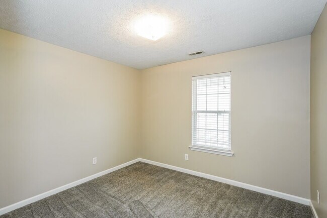 Building Photo - 202 Zenith Ct