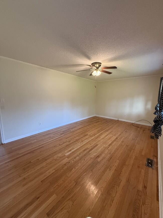 Building Photo - 2020 Denham Dr SE