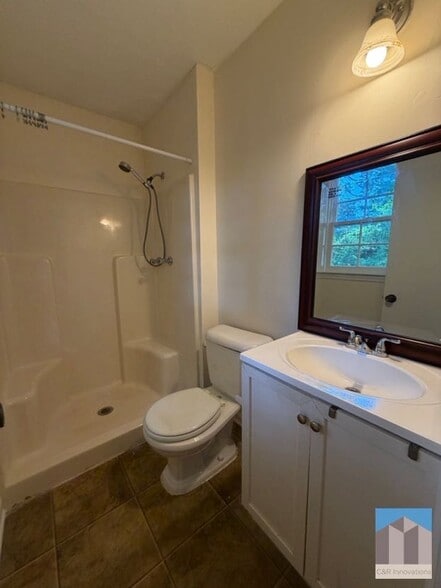 Building Photo - 734 Marthas Dr