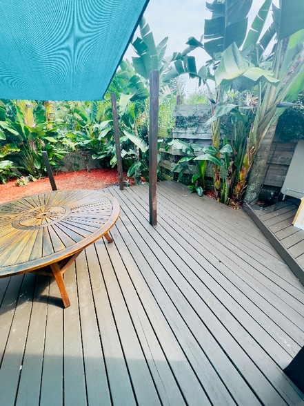 Building Photo - 726 N Peninsula Dr