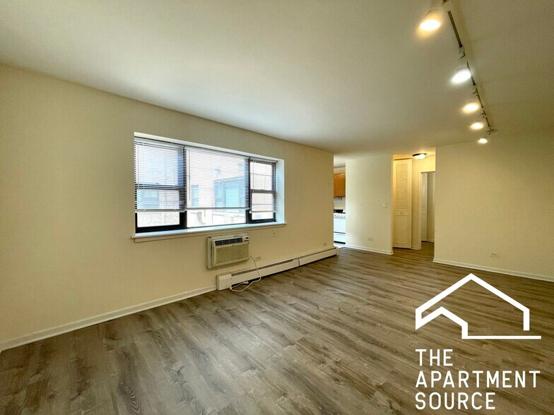 Building Photo - 6006 N Kenmore Ave