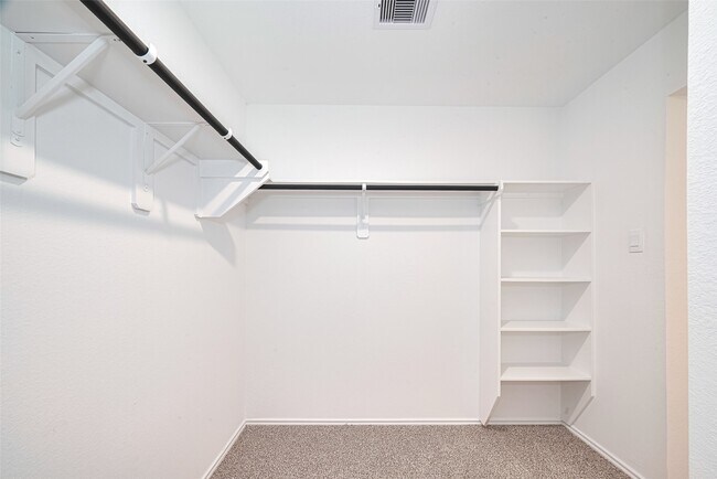 Building Photo - 6018 Alberta Fls Dr