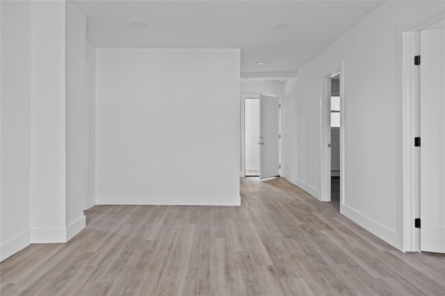 Building Photo - 416 Oak Hill Ave