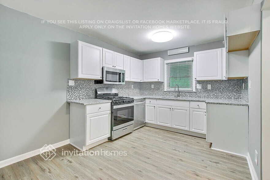 Building Photo - 6352 N Sweetwater Rd