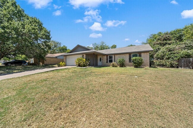 Building Photo - 705 Rosedale Dr
