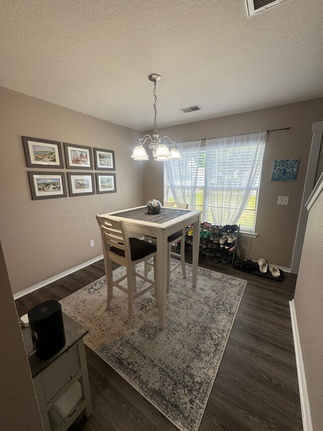 Building Photo - Three Bedroom Two Bathroom Available in Okatie!