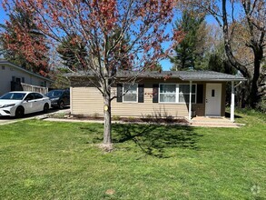 Building Photo - Charming Single Family Home Right Outside ...