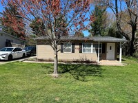 Building Photo - Charming Single Family Home Right Outside ...