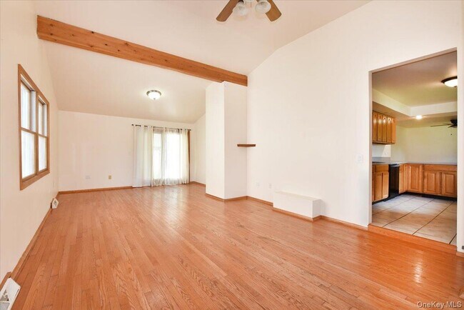 Building Photo - 257 Maple St