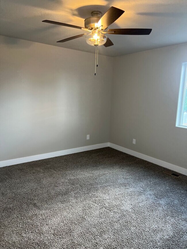 Building Photo - Brand new 3 bedroom 2.5 bathroom townhome