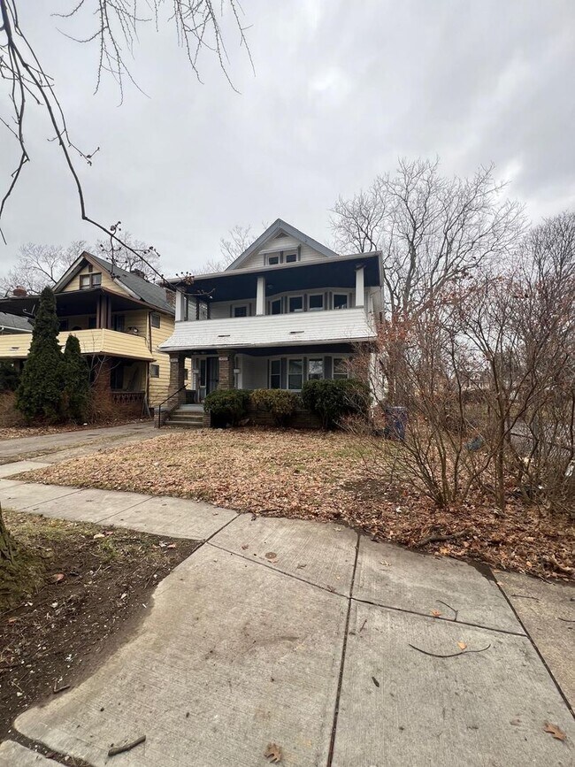 Building Photo - 14221 Glenside Rd