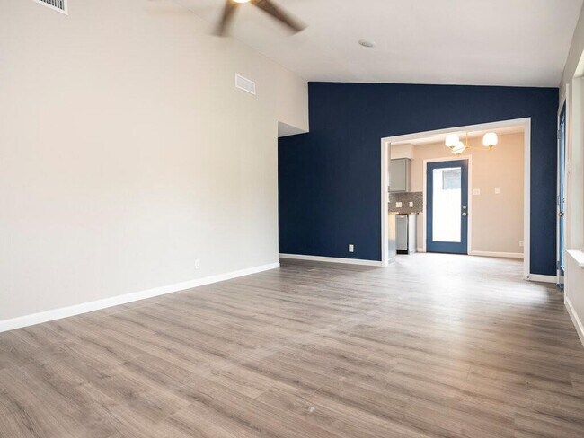 Building Photo - 2526 Glen Springs Way
