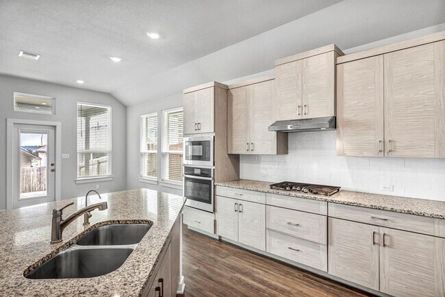 Building Photo - 121 High Plains Dr