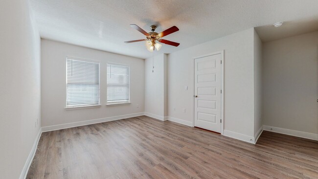 Building Photo - 3 Bedroom 2.5 Bathroom Townhome w/garage i...