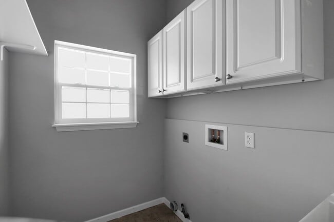 Building Photo - 3 Bed 2.5 Bath - Fireside - RV/Boat Parking - Fort Nugent Park