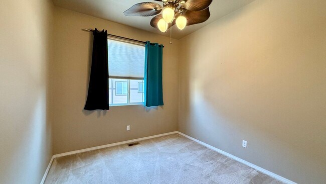Building Photo - Spacious & Modern 3-Bedroom Townhome in Th...