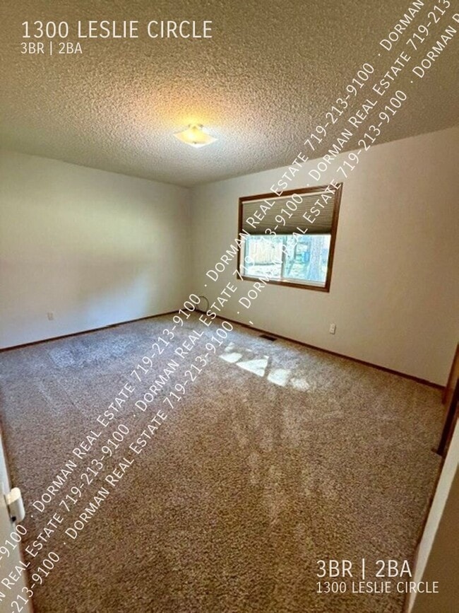 Building Photo - 1300 Leslie Cir