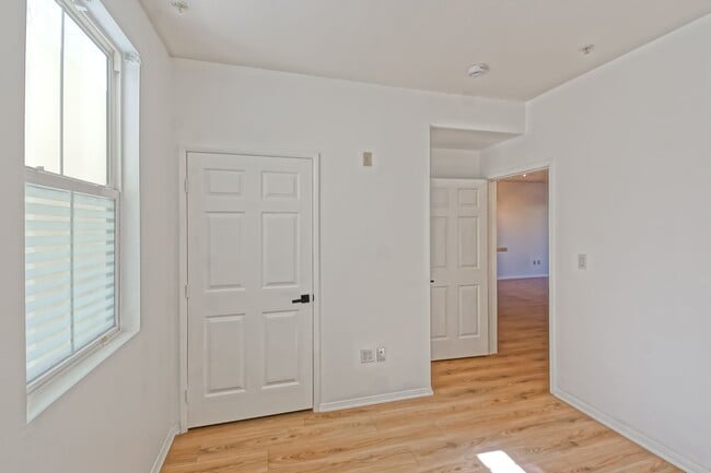 Building Photo - Bright & Airy, Recently Updated 3rd Floor Apartment in the Catalina Building Across from Central ...