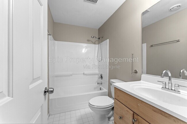 Building Photo - 473 N Hix Rd