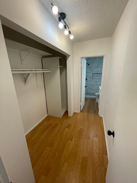 Master closet - 930 S Shenandoah St